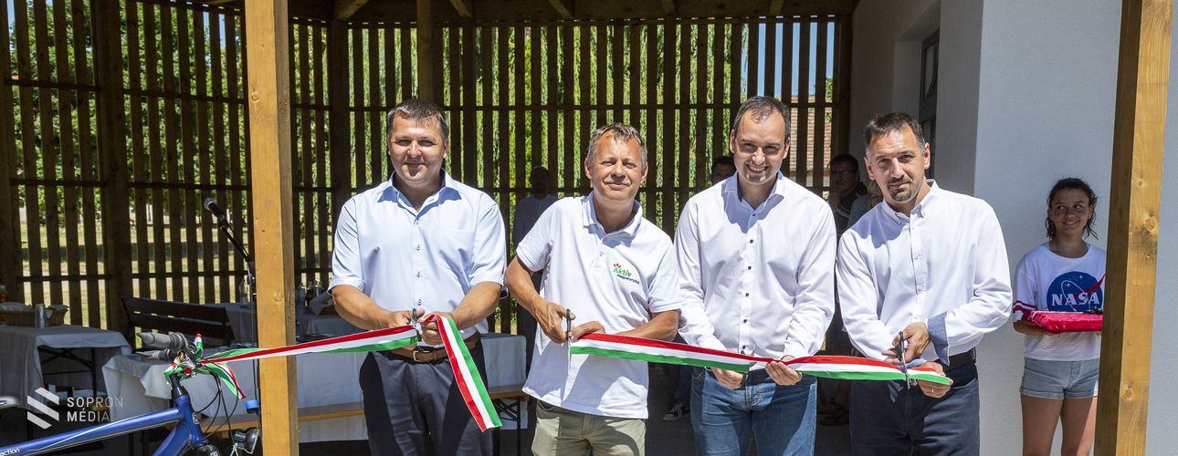 Átadták a kerékpáros Csillagtúra Központot Fertődön