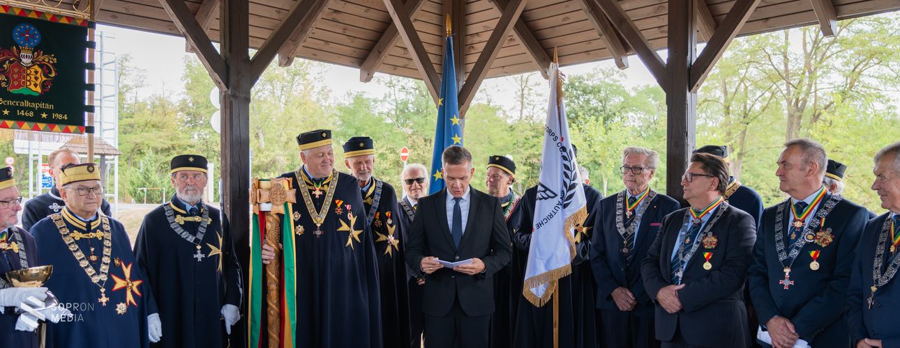 Közös európai origó: a Páneurópai Piknikre emlékezett az Európai Borlovagrend Sopronpusztán