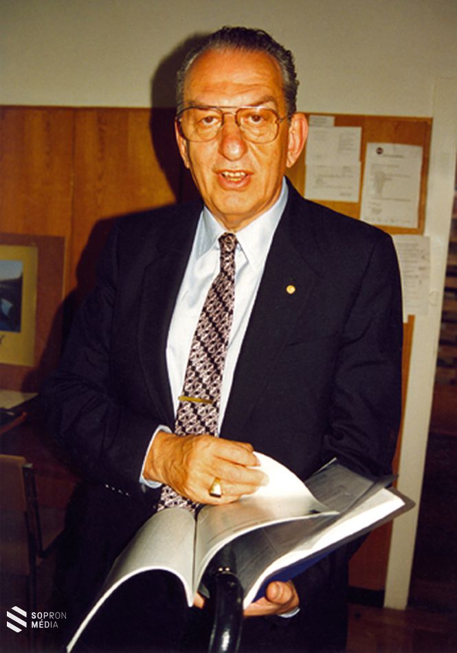 Oláh György a Műegyetemen 1995-ben (Hargittai István felvétele) 