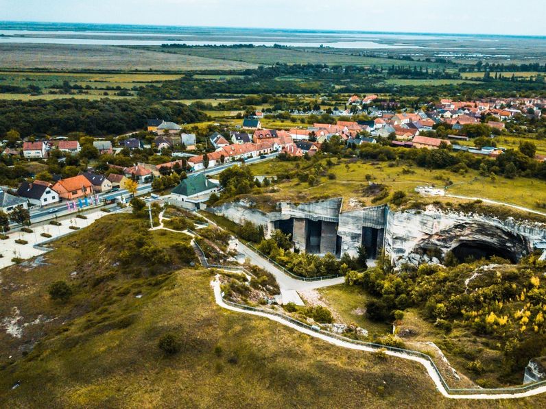 Időutazás a fertőrákosi kőfejtő kulisszái között