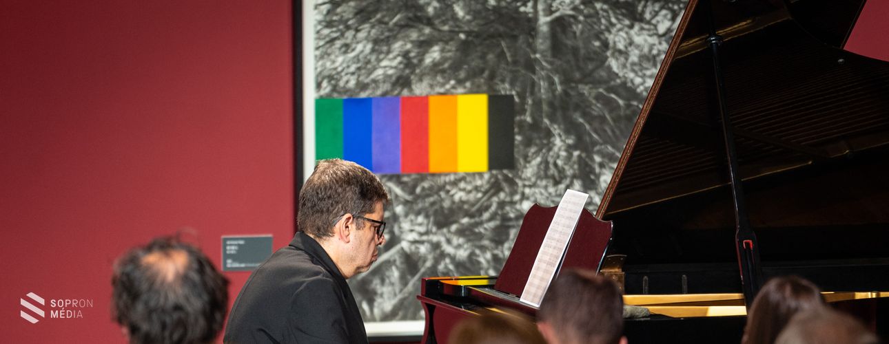 Adventi jótékonysági koncertet adott ifj. Szakcsi Lakatos Béla a Liszt Központban