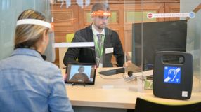 Újabb fejlesztések segítik a siketeket és nagyothallókat a kormányablakokban