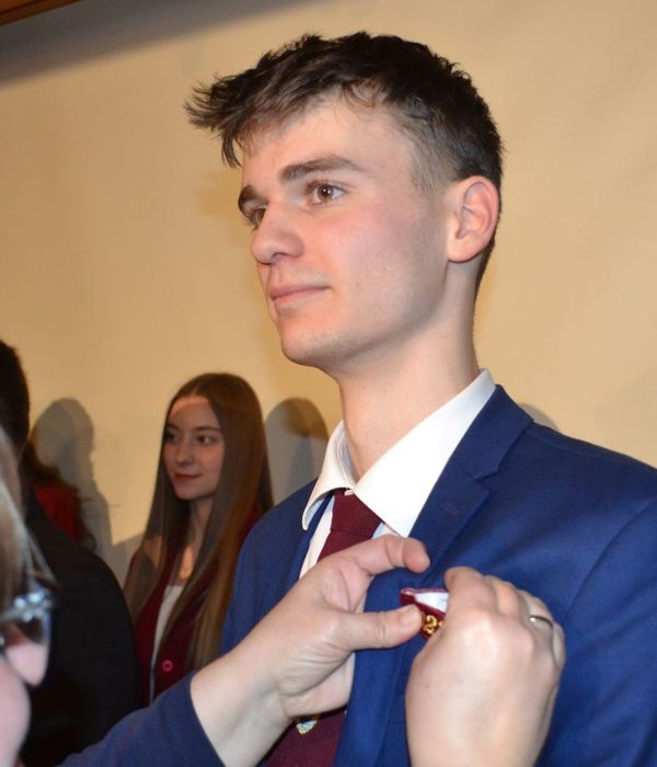 Csoportterápiára vitte tanárait a 12. "Dénes"