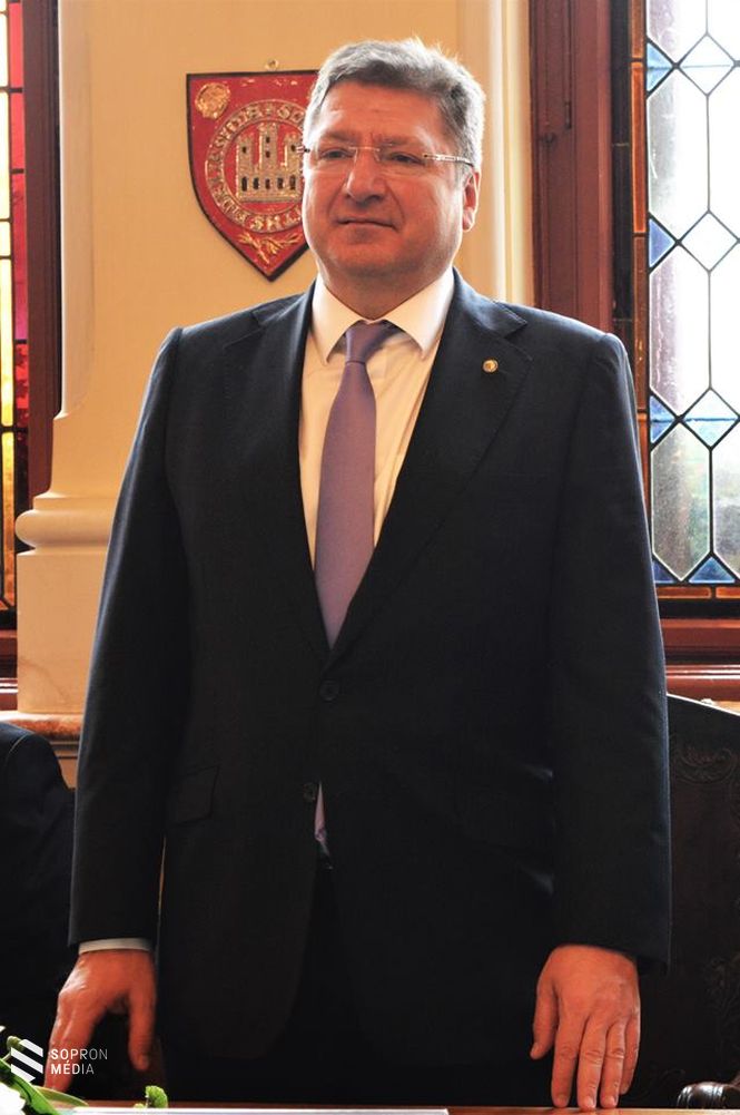 Dr. Parragh László