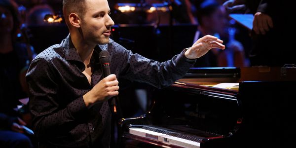 „Határok nélkül - Péter Bence és a Győri Filharmonikus Zenekar”