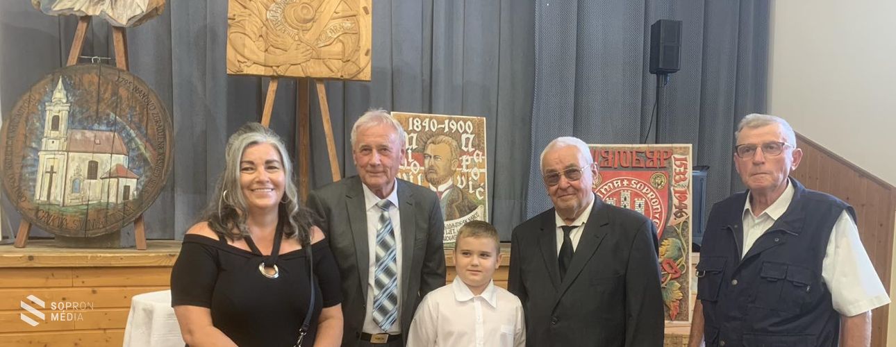 Életmű-kiállítás: Taschner Ferenc fafaragó Kópházáért kitüntető elismerést kapott