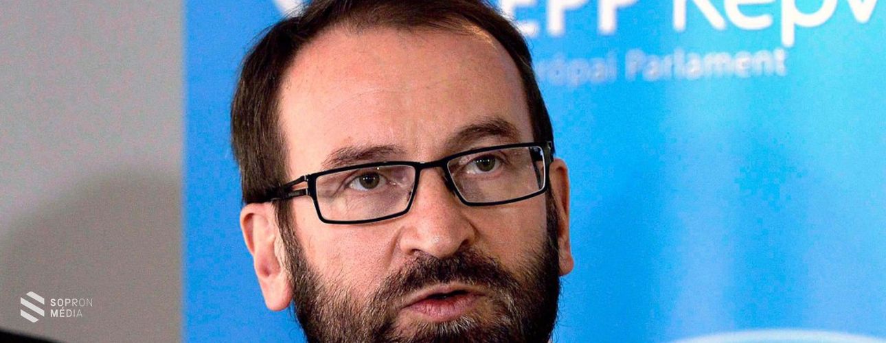 Szájer József maradt az Európai Parlament néppárti frakciójának alelnöke
