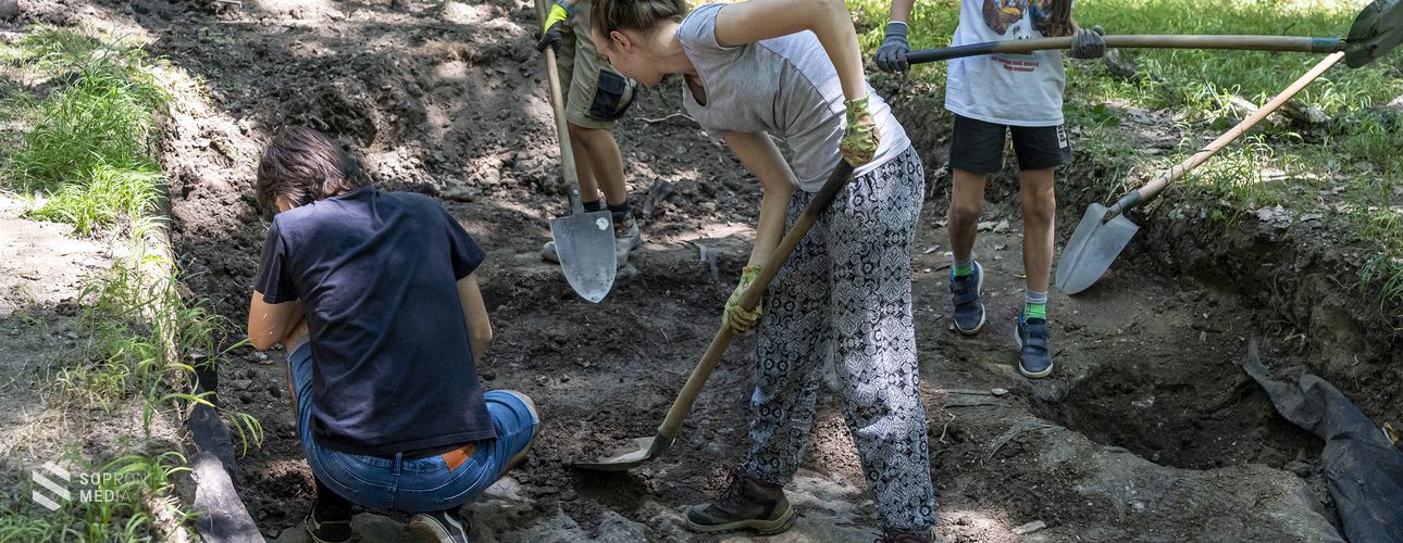 Táborban kutatják a múltat a fiatalok a Várhelynél