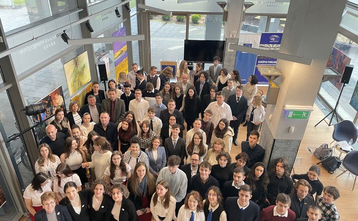 Nekik drukkolhatunk az Estöri májusi döntőjében