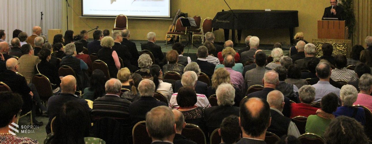 Dr. Tárkányi Sándor: Elfeledett Soproniak - Családok, tárgyak, hagyományok