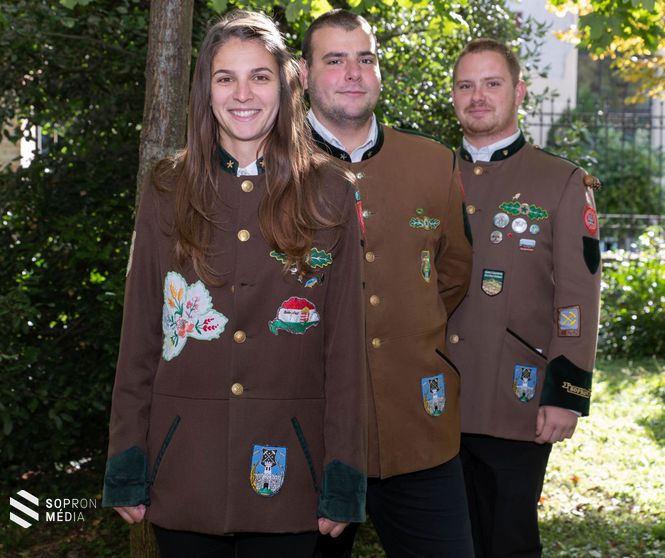 A Soproni Egyetem hallgatói walden viseletben