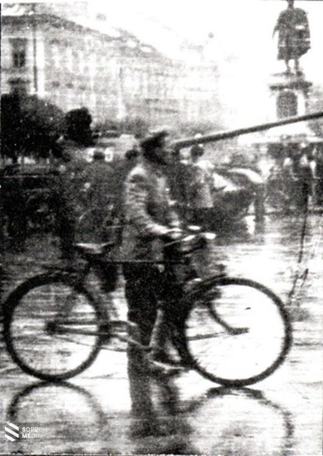 Szovjet harckocsi a Széchenyi téren. 