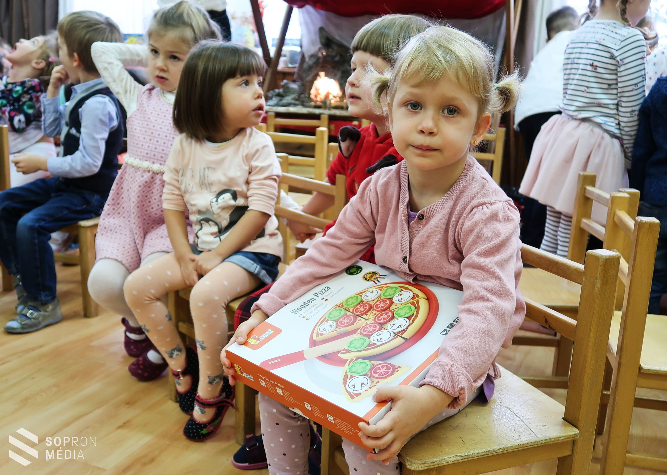 Megajándékozta az önkormányzat az óvodásokat