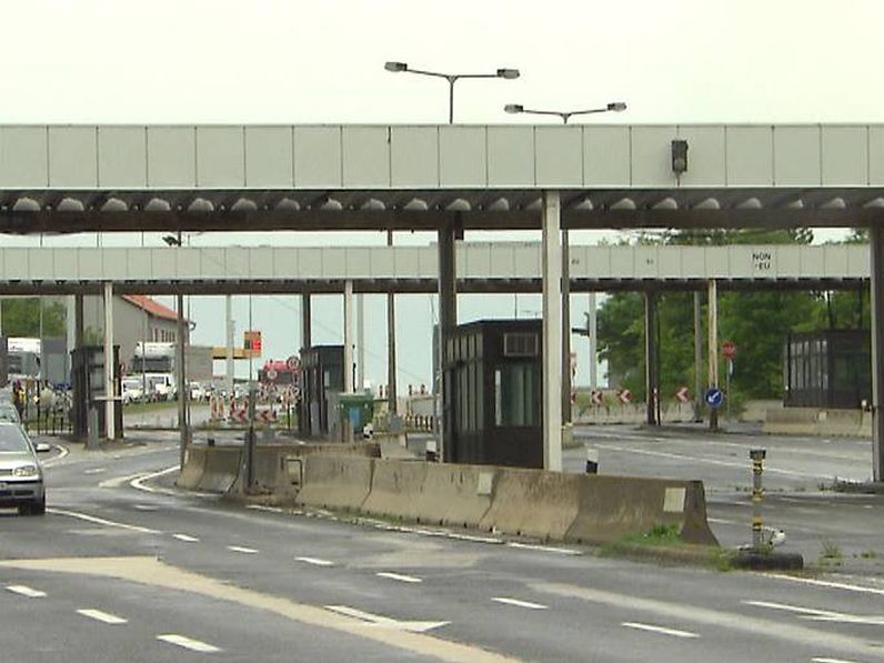 Utazási korlátozások - Az egészségügyi minisztérium azt ígéri, az új szabályok nem érintik az ingázókat