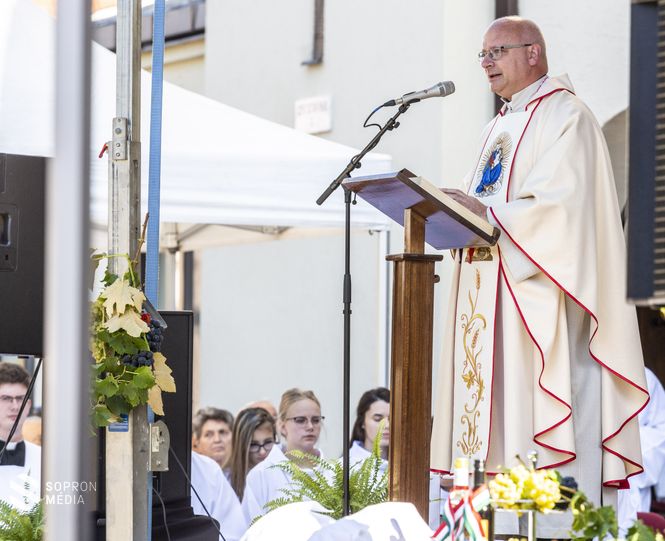 dr. Resiner Ferenc kanonok, püspöki helynök