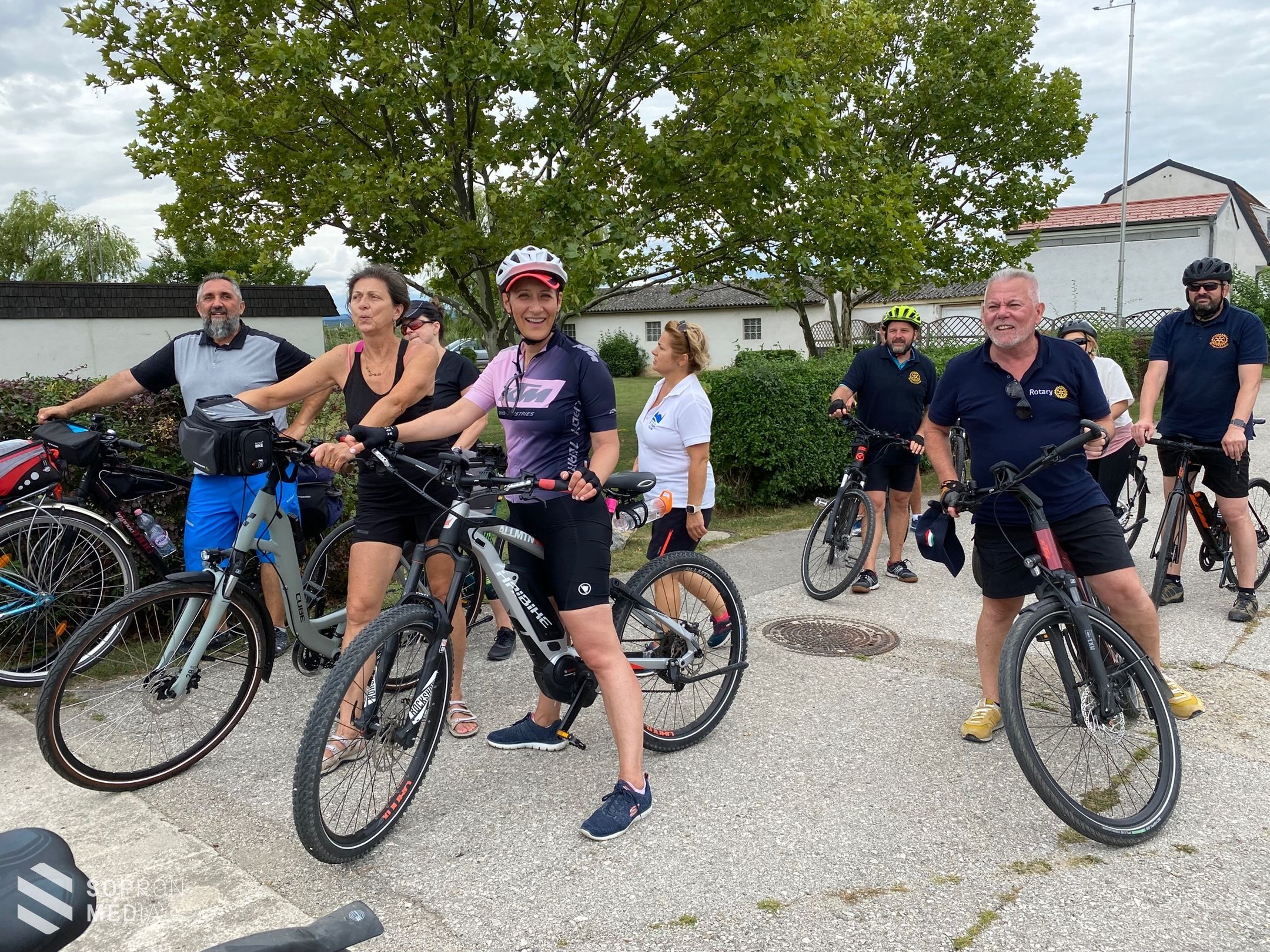 Jótékony célból két keréken a Rotary Pannonia