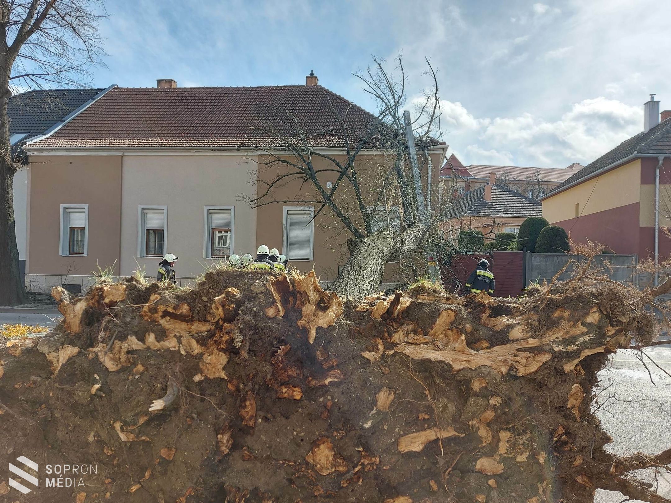 Pusztít a szél