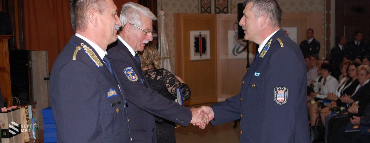 Elismerésben és előléptetésben részesítették a Soproni Rendőrkapitányság vezetőjét