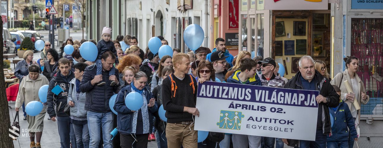 Kék séta az Autizmussal élők világnapján