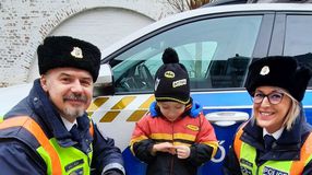 Lackó születésnapjára igazi rendőrautót „kapott”