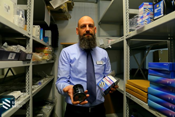 A legtöbb alkatrész esetében rendkívül fontos, hogy eredeti, és megbízható legyen, a silány minőségű típusok ugyanis veszélyesek lehetnek – hangsúlyozza Major Krisztián
