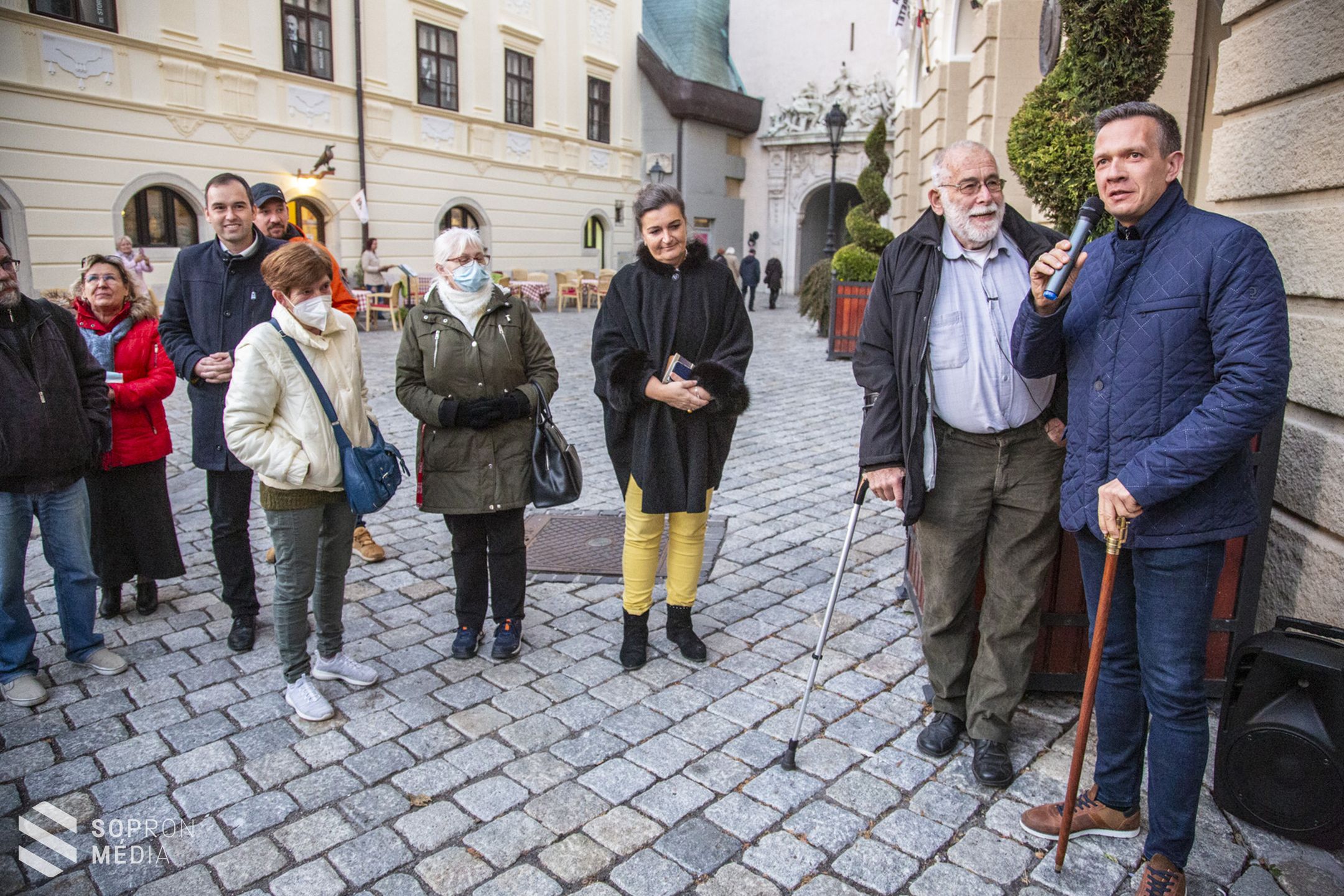 Kisvonatos kalandozáson köszöntötték Kutas László szobrászművészt