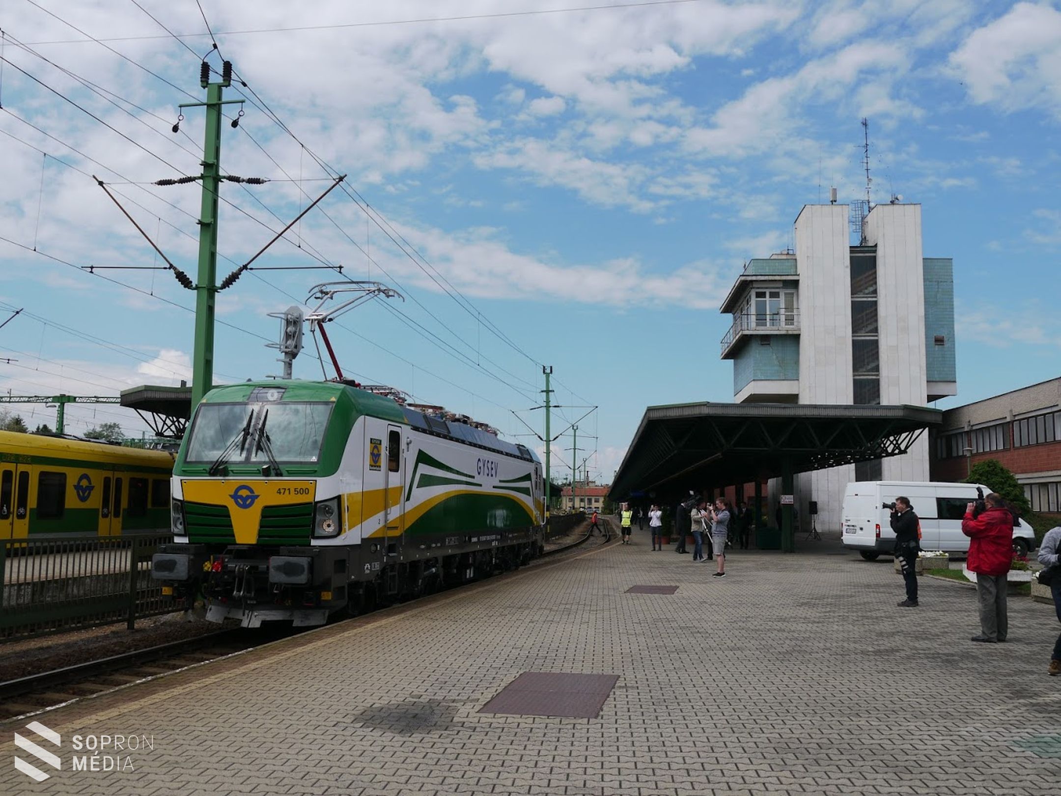 Megérkezett az első két Siemens Vectron a GYSEV flottájába