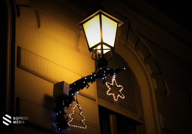 Belvárosi lámpa (2015)