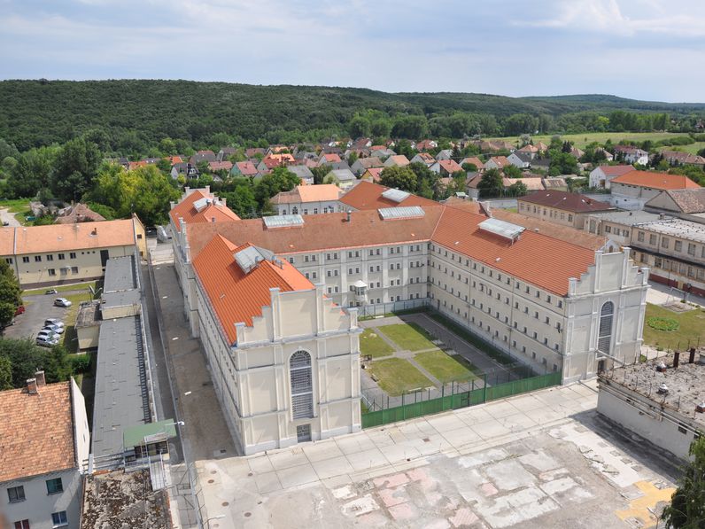 Cukorgyárnak épült, fegyház lett belőle: fejezetek a Sopronkőhidai Fegyház és Börtön történetéből