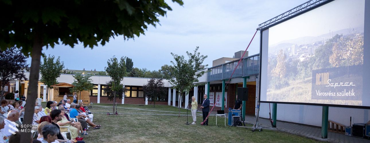RETRO-Sopron – Megtelt a szolgáltatóház udvara a Jerevánon