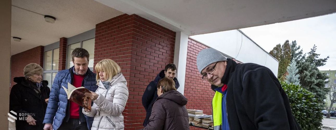 Jótékonysági könyvvásár lesz a Jerevánon