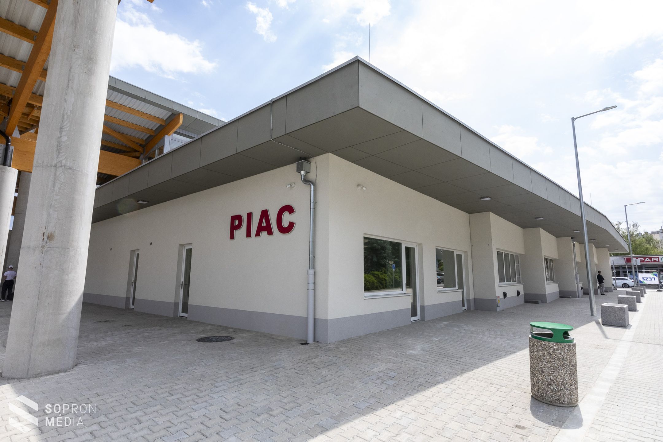 Dr. Farkas Ciprián: pénteken már a megújult piacon vásárolhatnak a soproniak