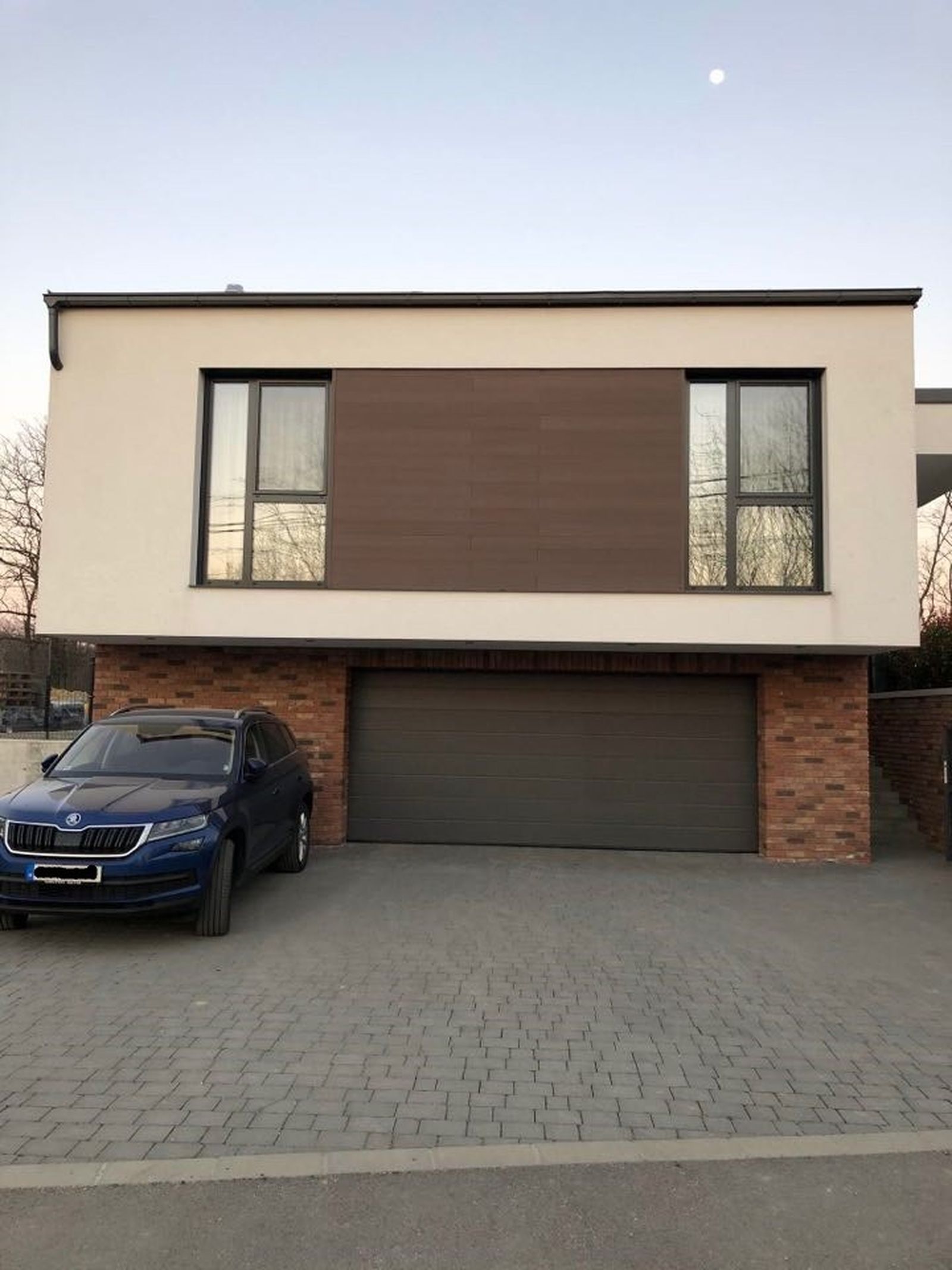 Internorm Ártér mögött a tájba simulva Győrújbaráton