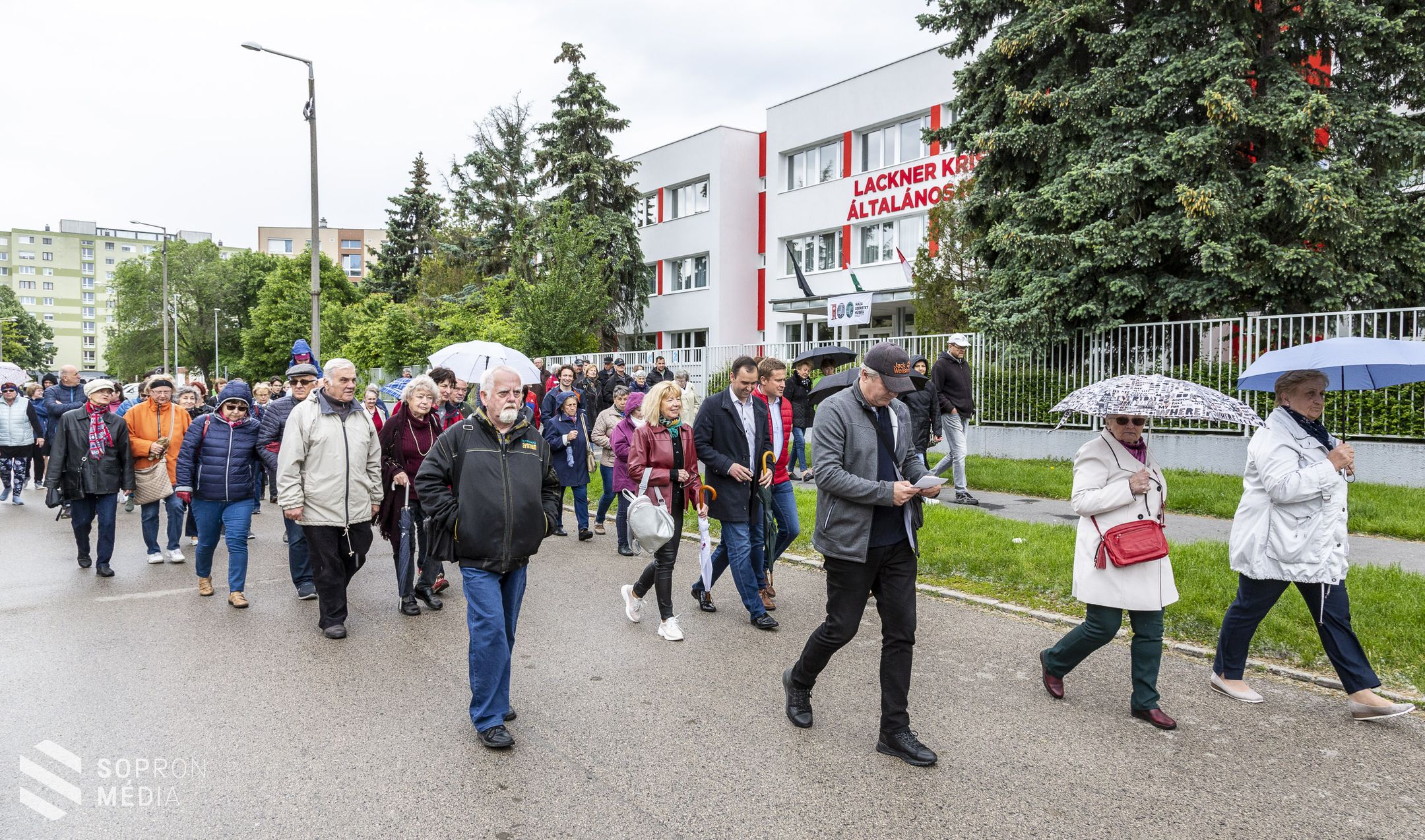 Több mint száz érdeklődő együtt fedezte fel a Jereván városrész titkait