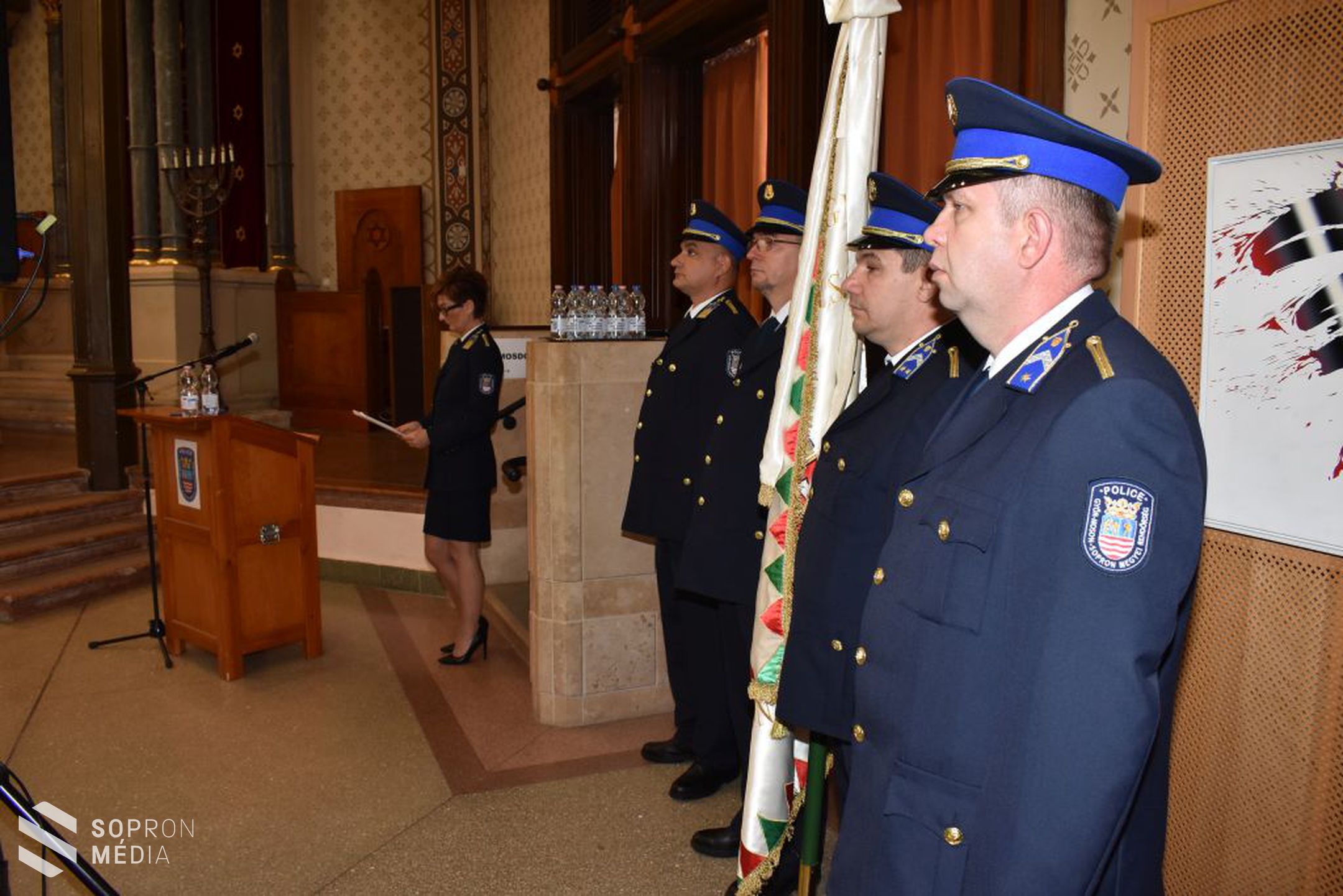 A Soproni Rendőrkapitányság szakembereit is díjazták a rendőrség napja alkalmából