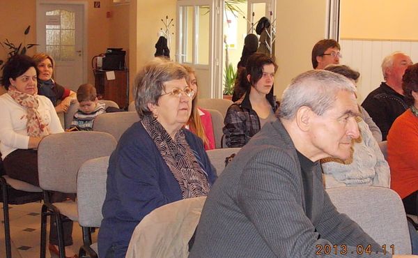 Faluházi esték 2013. április