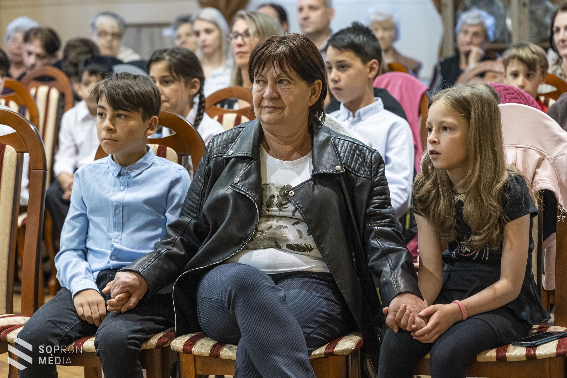 A megyei gyermekotthonok lakói léphettek színpadra a Pedagógusok Művelődési Házában