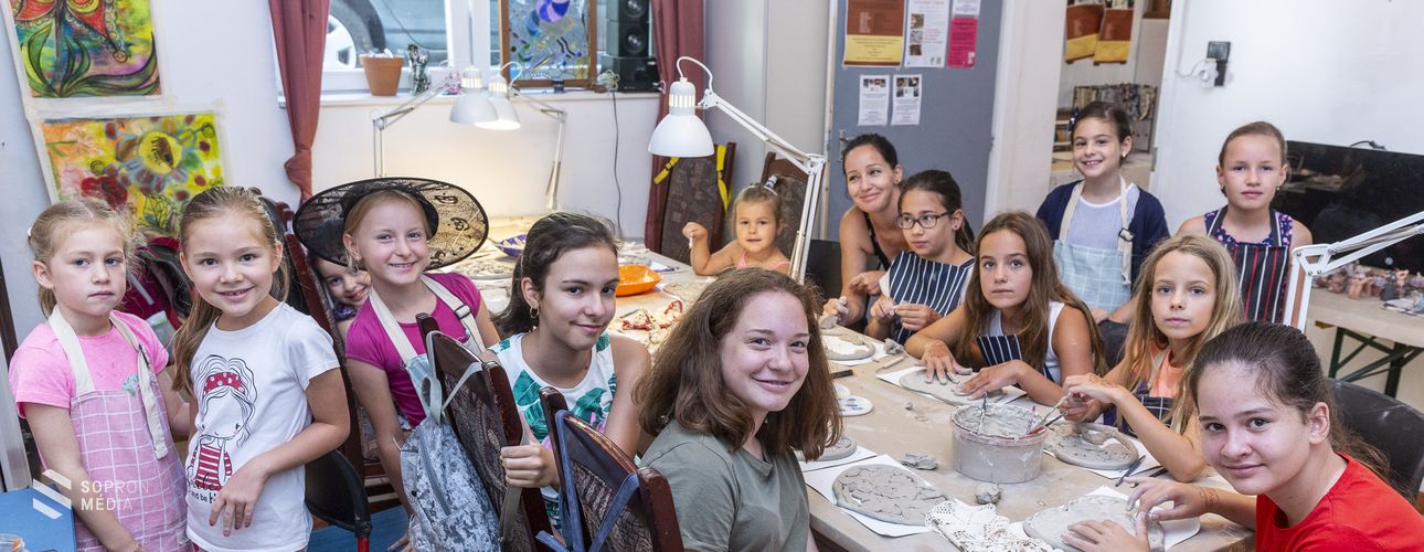 Csodás kerámiákat alkotnak a gyermekek Sopronban - fotók