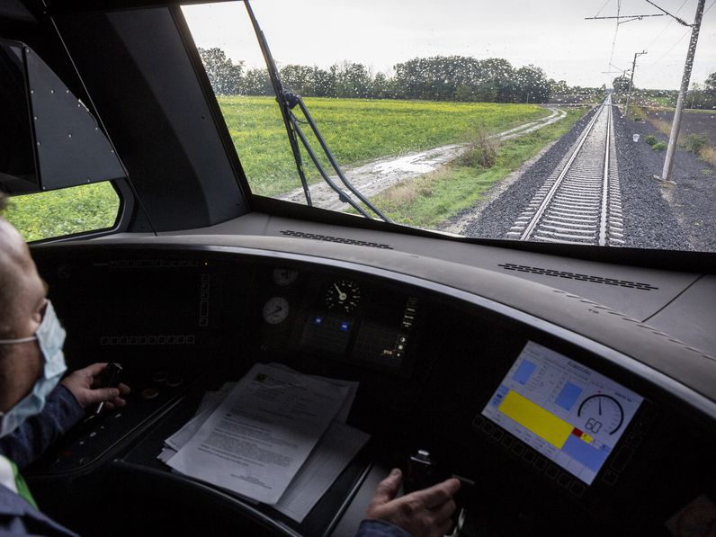 Elkészült a Fertőszentmiklós-országhatár közötti vasútvonal teljes felújítása