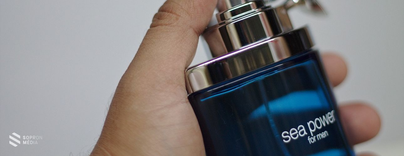 Drogériából lopott illatszereket egy nő Sopronban, a rendőrség keresi!