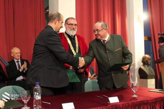 Az Országos Erdészeti Egyesület és a Soproni Egyetem együttműködésének aláírása