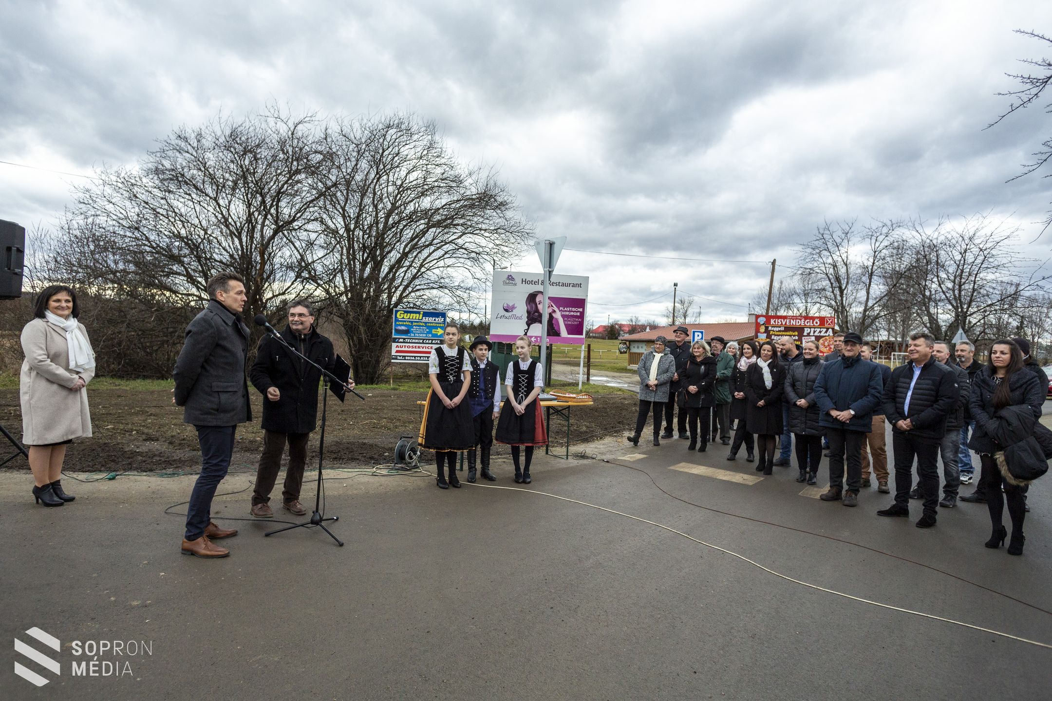 Átadták a megújult ágfalvi bekötőutat