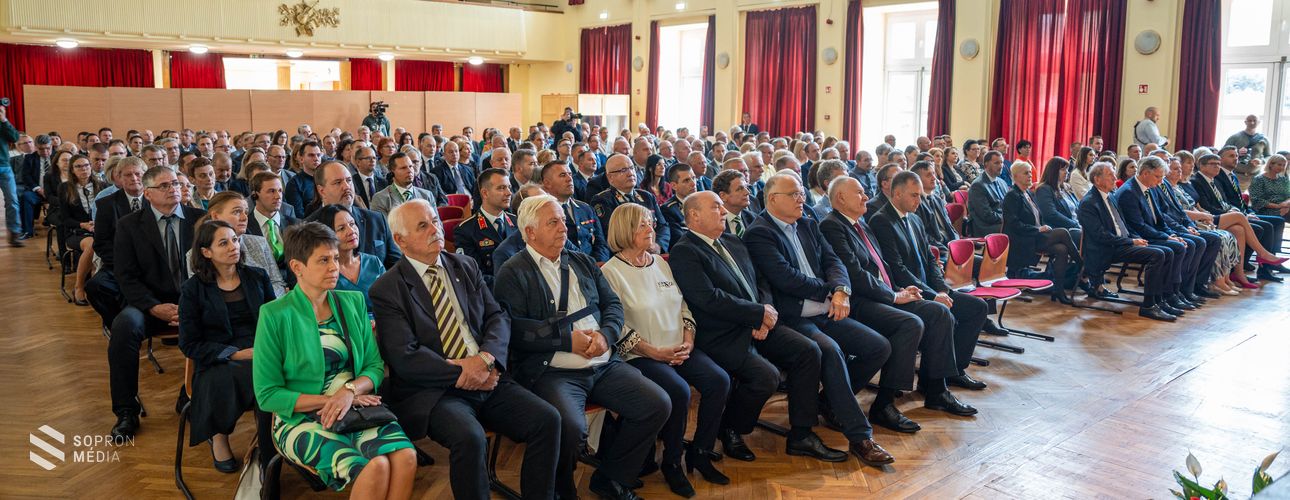 Közel 60 dolgozót díjaztak a GYSEV 75. központi vasutasnapi ünnepségén