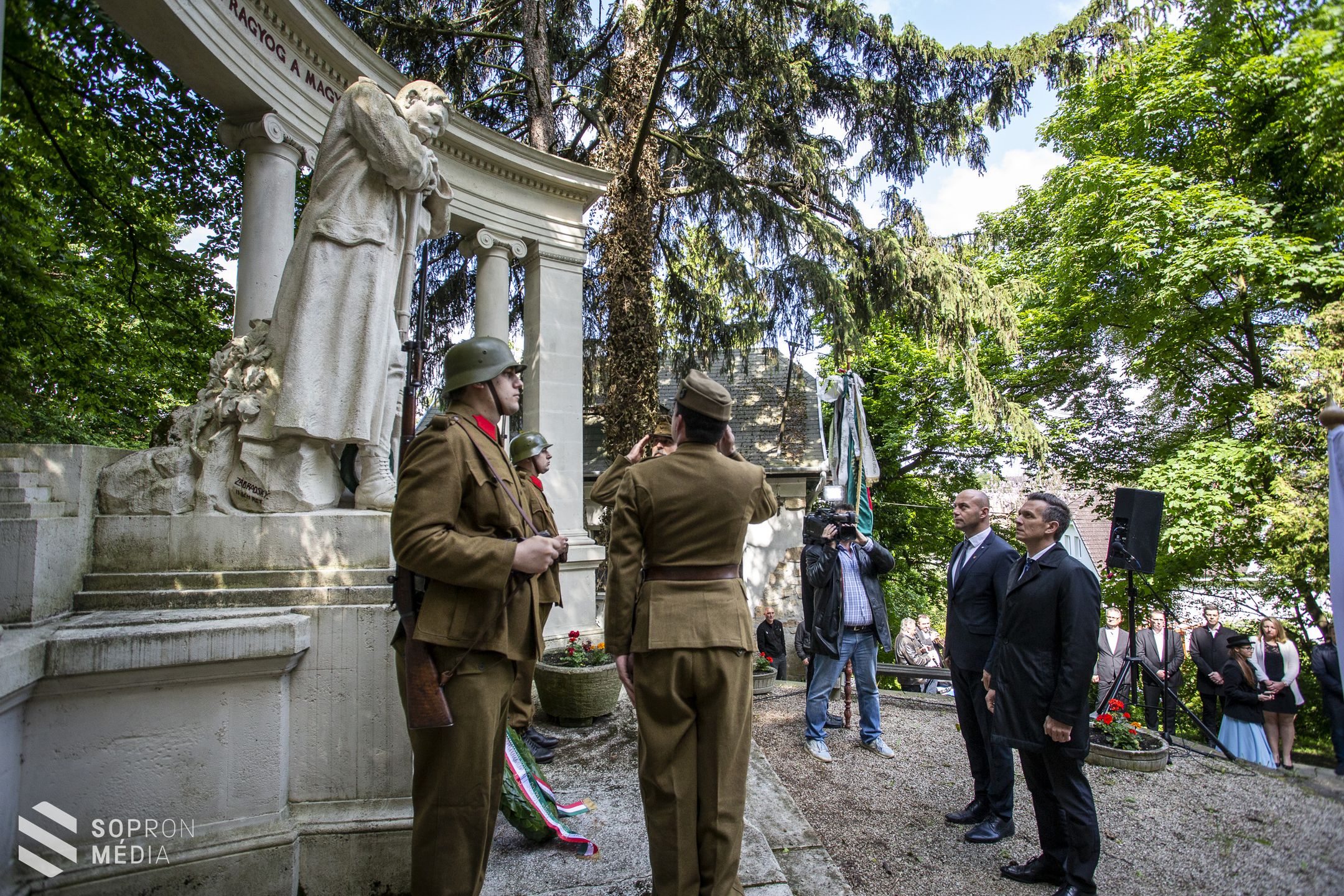 Megemlékezést tartottak a magyar hősök emlékünnepén a bánfalvi hősi temetőben
