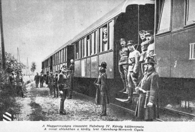 A Magyarországra visszatért Habsburg IV. Károly különvonata. A vonat ablakában a király, lent Ostenburg-Moravek Gyula.