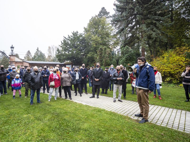 Jótékonysági sétát tartott a Rotary Club Sopron a botanikus kertben
