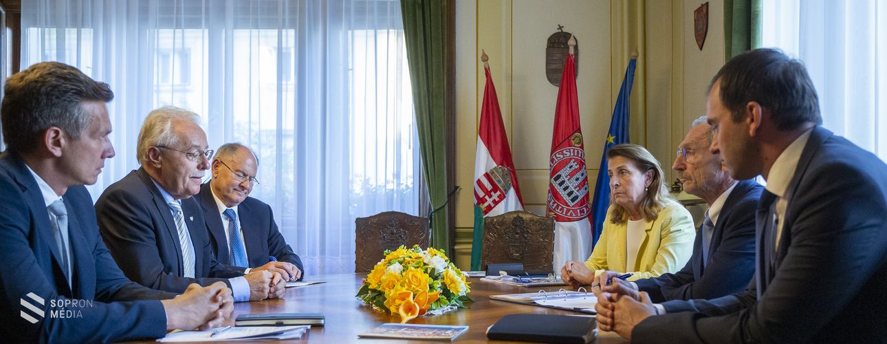 Fontos kérdésekről tárgyalt Sopronban dr. Pintér Sándor