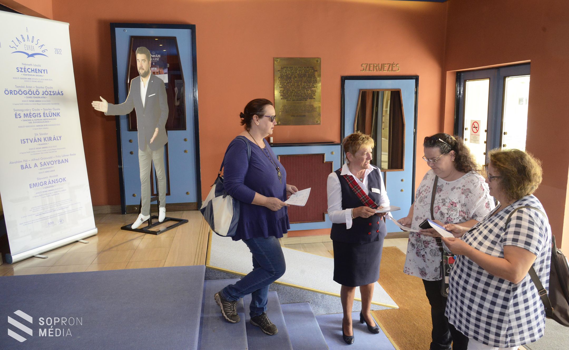 Nyílt nappal és gálaműsorral indította az évadot a Soproni Petőfi Színház