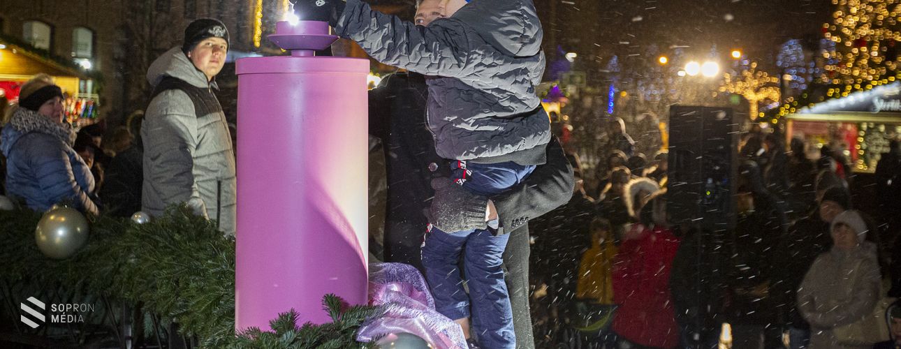 A harmadik adventi gyertya lángja is fellobbant Sopronban