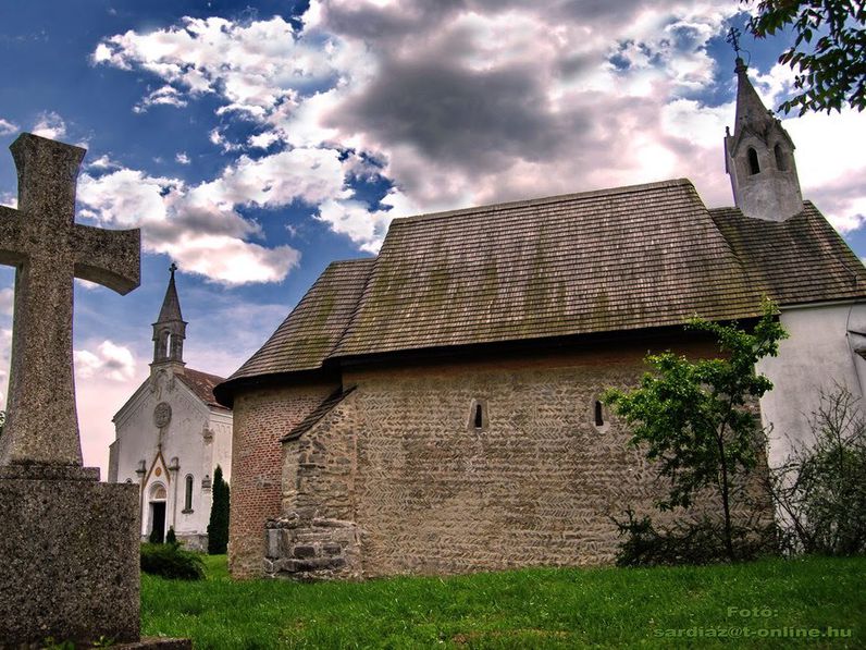 Nagylózs különleges műemlékei: a Szent István-temetőkápolna és a Szent Lőrinc-templom